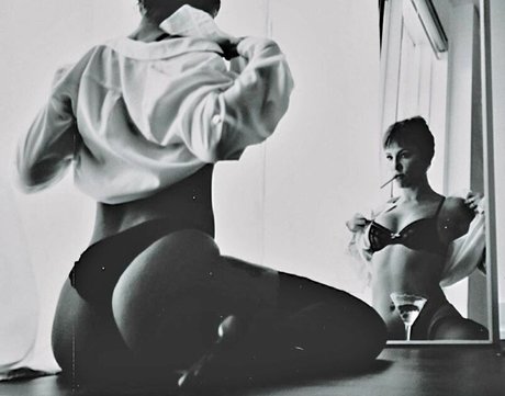 Yana Gold top hd bild