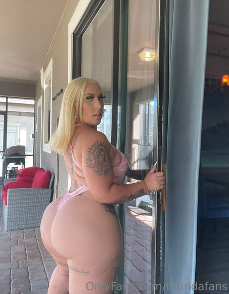 thundafans nackt nette fotos