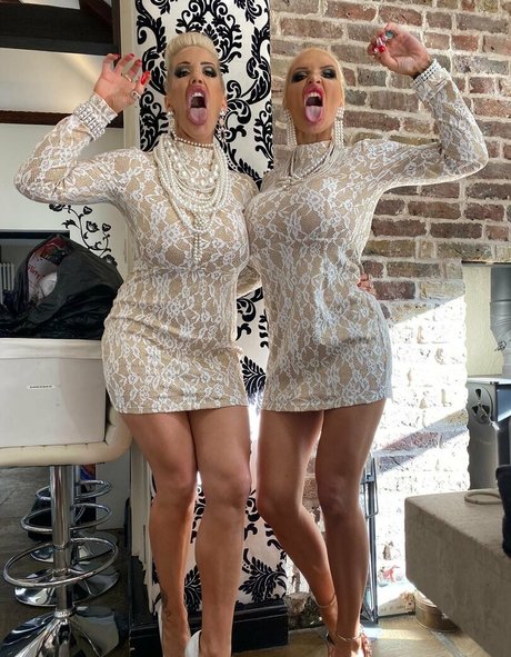 rebeccamorefree kunst nackten archiv