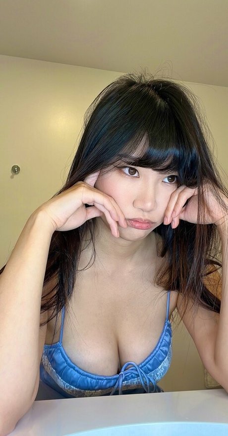 AriaSaki hübsche nackten foto