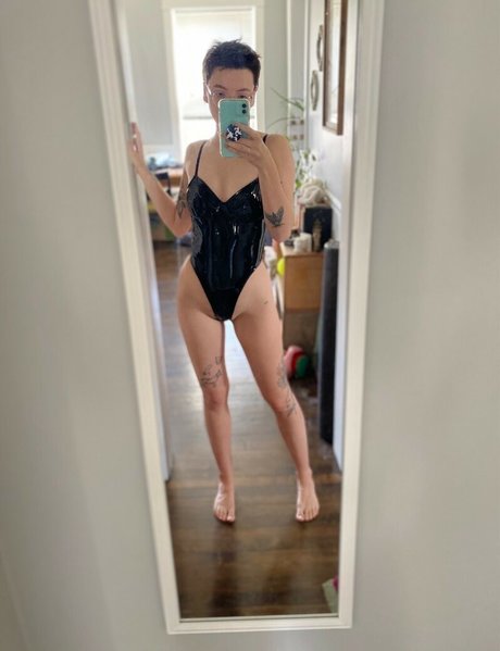 Pleasequietdown nackt nette bild