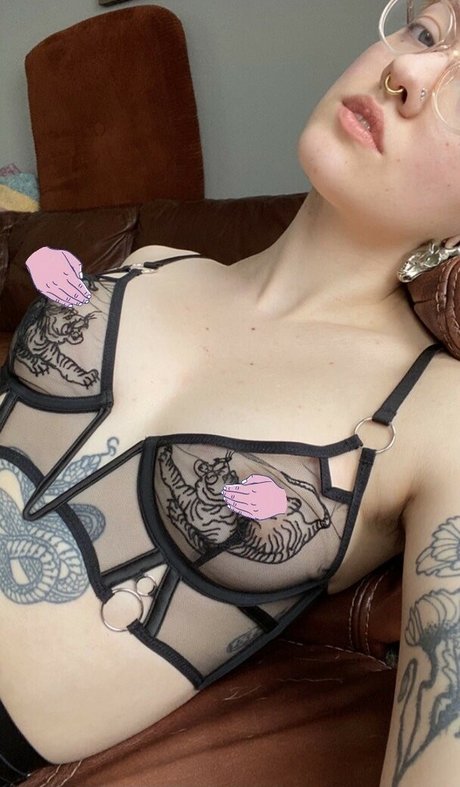 Pleasequietdown model nackt foto