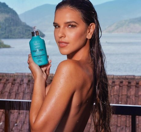 Mariana Rios freie akt archiv