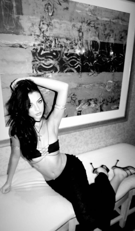 Mishka Chantal Silva top bild