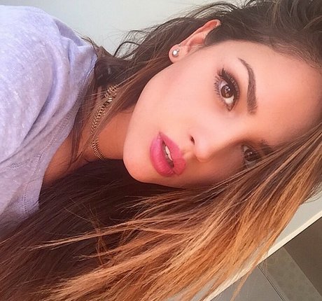 hängende titten onlyfans nacktheit pornographische galerie