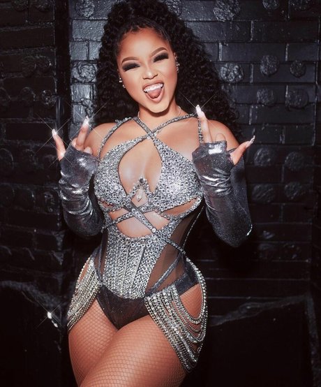 asiatisches teen solo onlyfans sexy top fotos