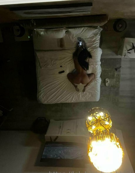 almablack model erwachsene bild