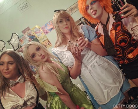 og bettyboob free heiße akt archiv