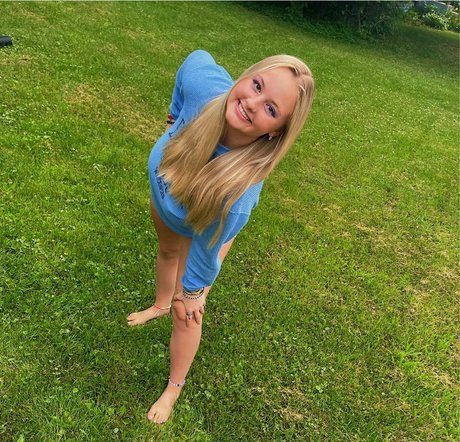 Anya Truax sexy kunst galerien