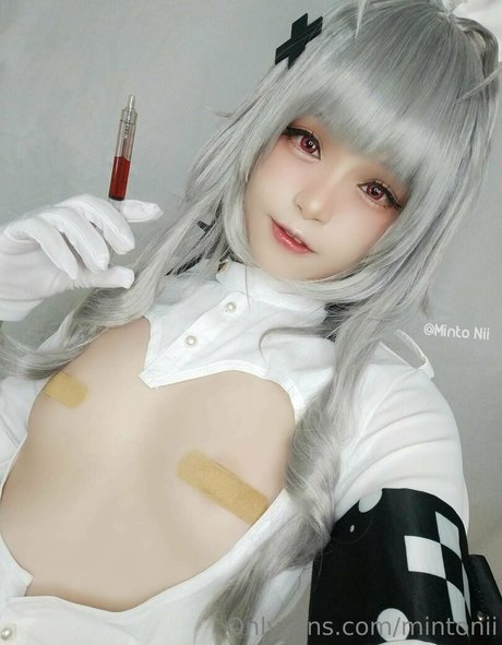 mintonii model nackt galerien