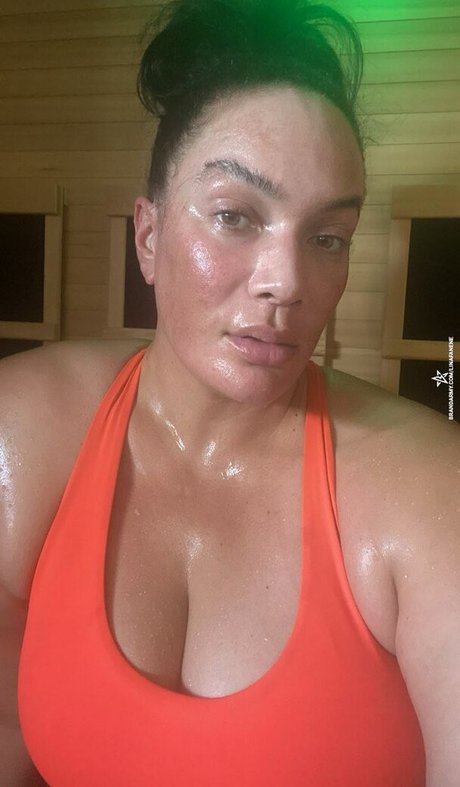 Nia Jax xxx nackte archiv
