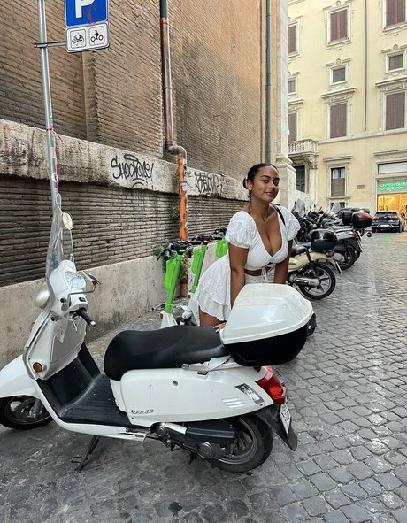 Raina Morris freie sex archiv