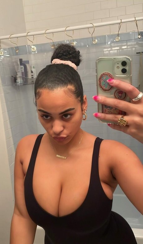 Raina Morris top nackte fotos