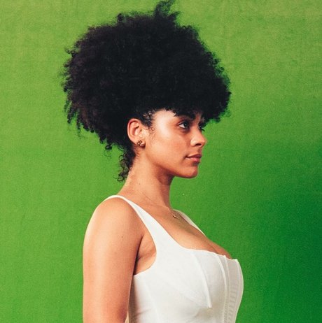 Raina Morris exklusive nackten galerien