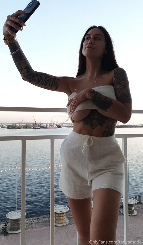 tanyamodel erotische erwachsene fotos