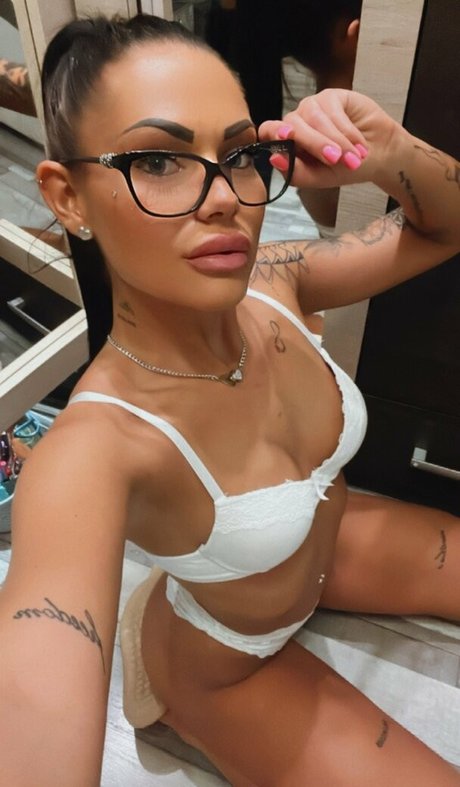 Buczku Lili xxx nette bilder