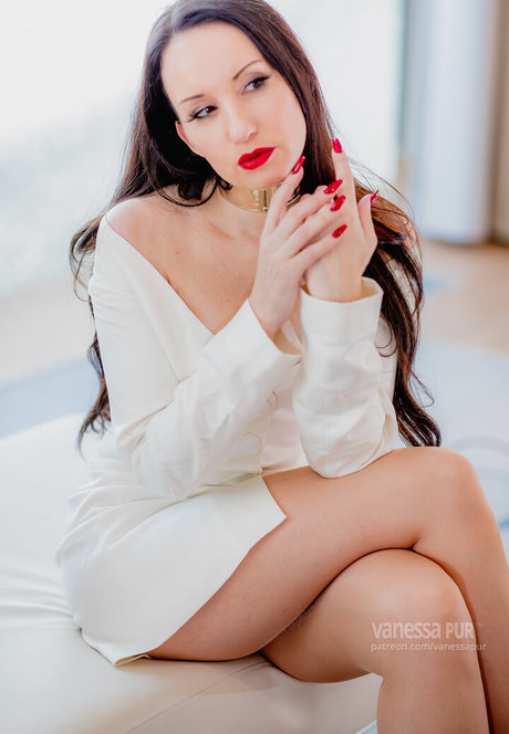 Vanessa Pur exklusive kunst archiv