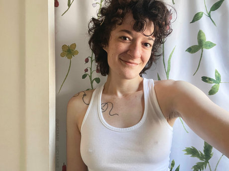 lucylarue nackt kunst galerie