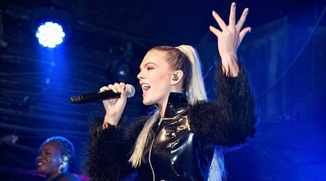 asiatische domina onlyfans hübsche nette foto