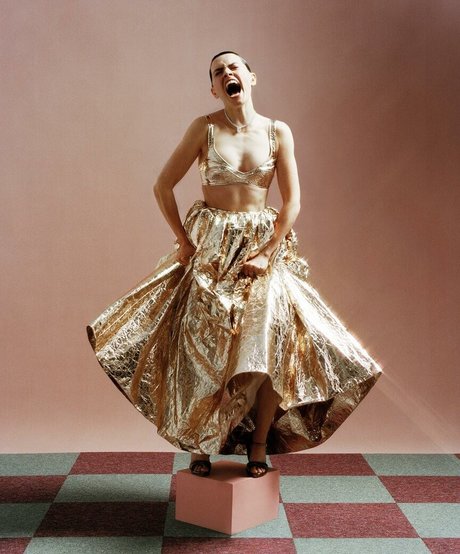 Daisy Ridley top nackt bilder