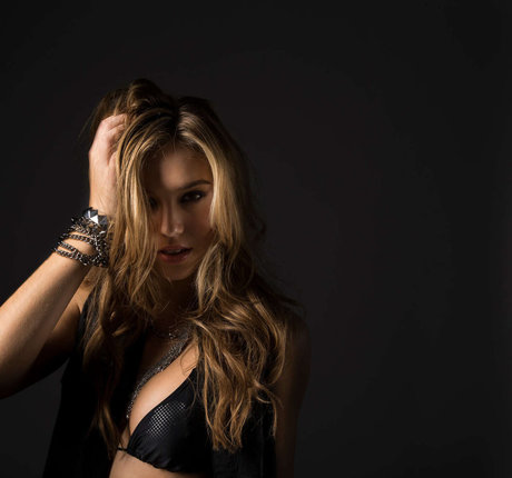 blondine masturbiert nur fans hd nackte fotos