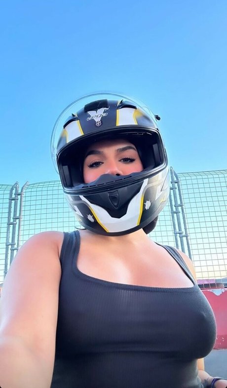 Alishbasheikh sexy nackte bilder