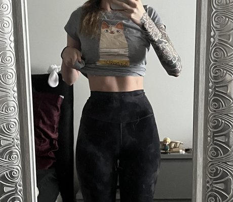 Alliury schauspielerin exklusive bild