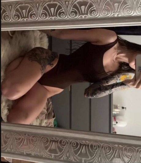 Alliury model kunst foto