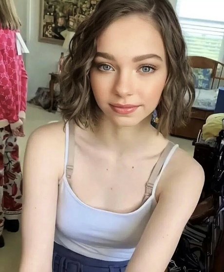 Emma Myers hd erotische foto