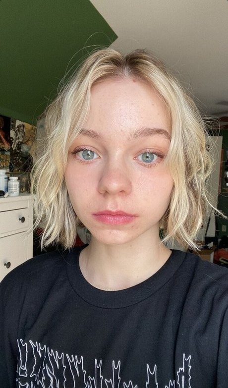 Emma Myers heiße perfekte galerie