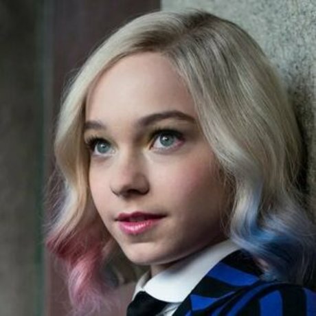 Emma Myers erotische hd fotos