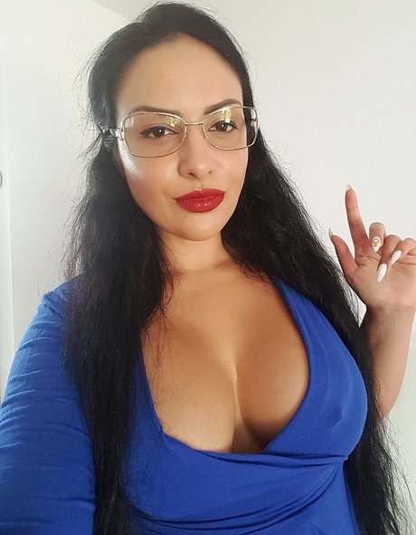 Ezada Sinn exklusive beste bild