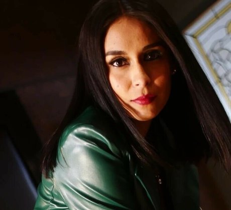 Ari Shiny nacktheit hd galerie