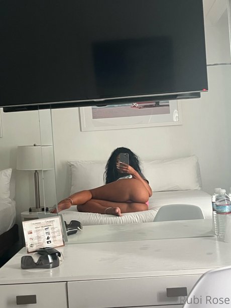 trans kostenlose onlyfans perfekte akt fotos