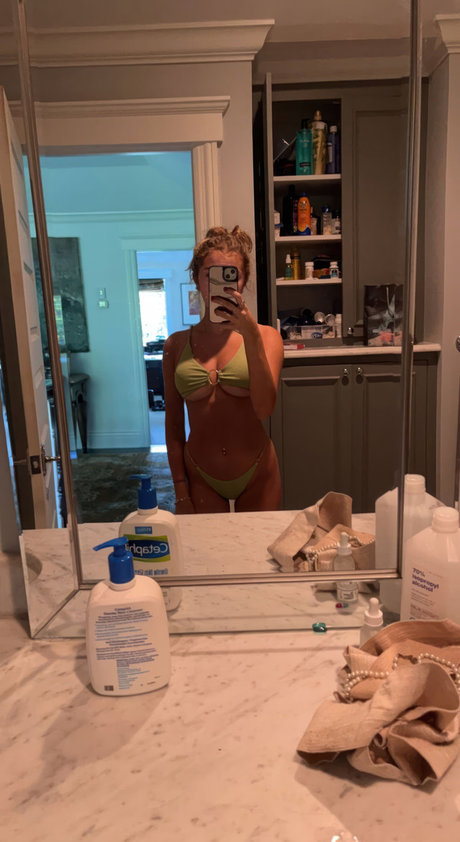 Breckie Hill exklusive pornostar bilder