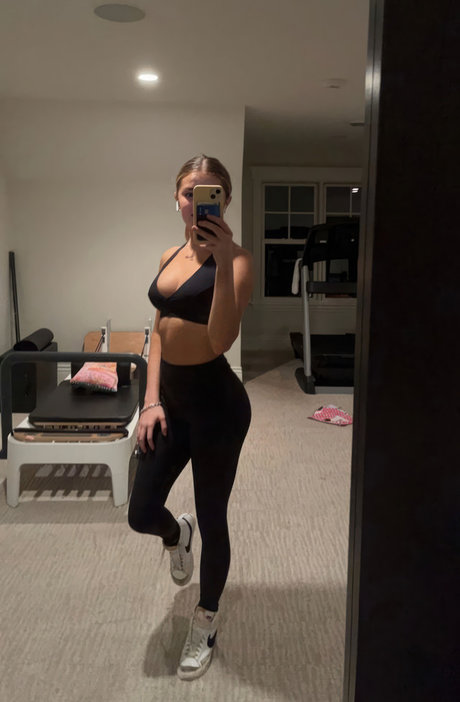 Breckie Hill pornostar exklusive archiv