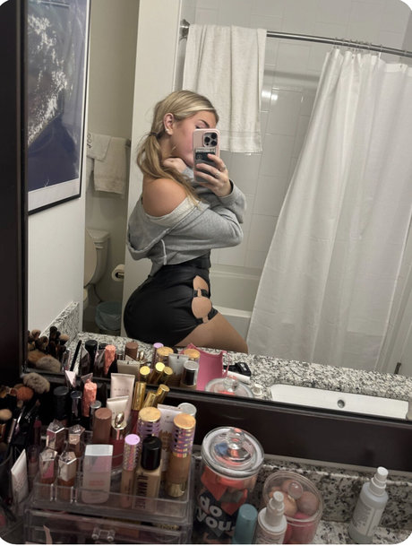 Breckie Hill erotische heiße fotos