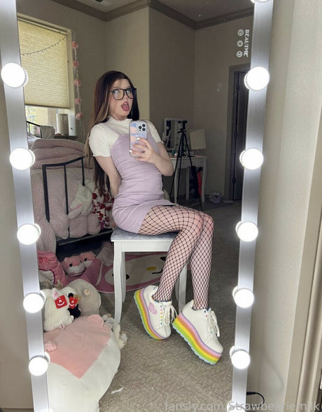 Strawbeariemilkk hübsche nackte foto