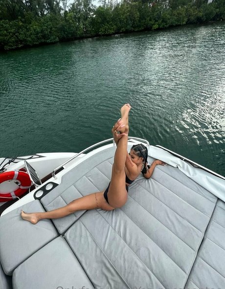 Anikastarrr model akt archiv