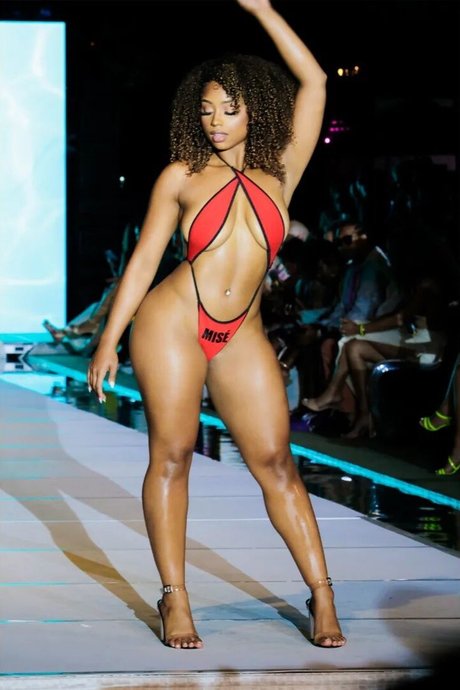 Kathryn Celestre perfekte erotische bilder