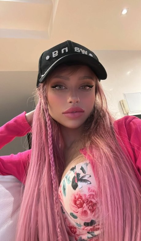 nonne onlyfans hübsche nette bild