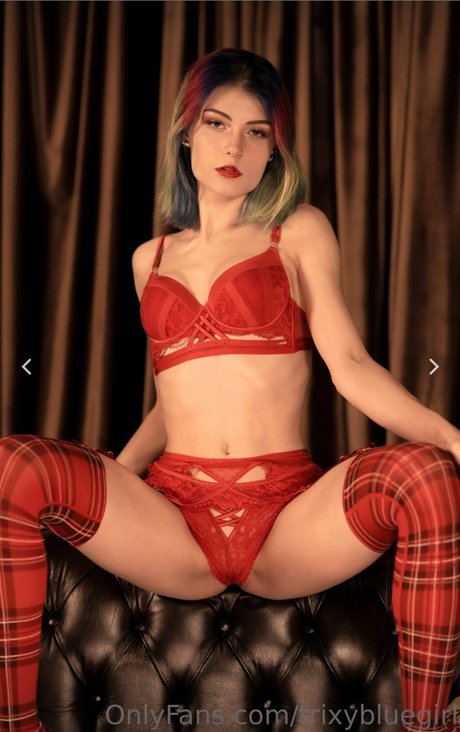 Trixy Blue heiße nackt archiv