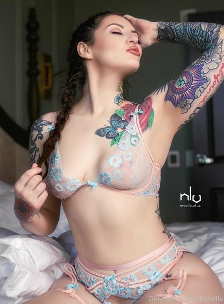 OftenElle schöne nackten foto