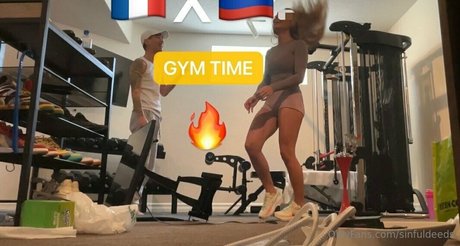 lesben strapon onlyfans porno foto