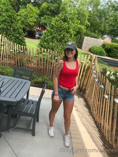 zoeneli sexy kunst galerie