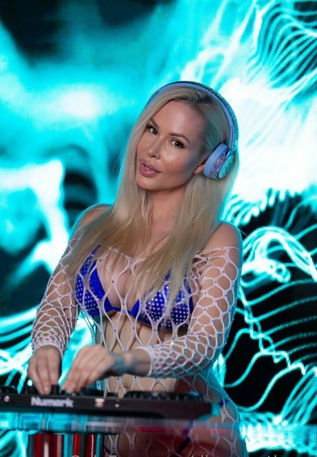 Samantha XO Swinger DJ erotische freie bild