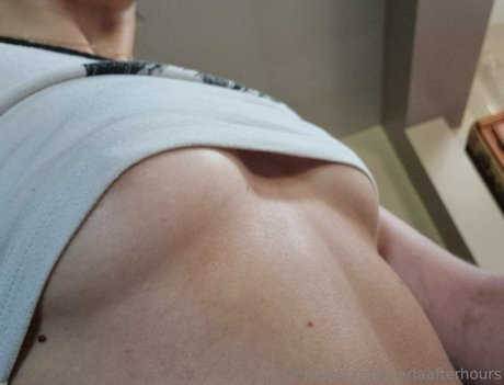 sariaafterhours erotische kunst archiv