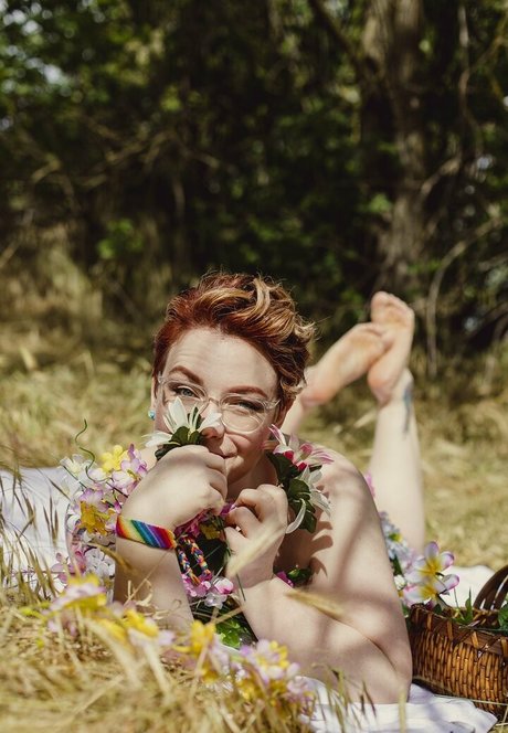 irisreigns sexy nacktheit fotos