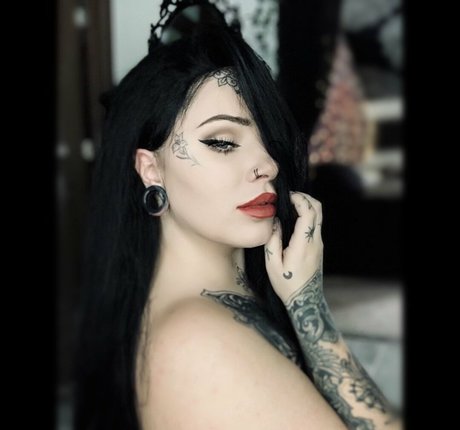 shemale-onlyfans nacktheit hübsche bild