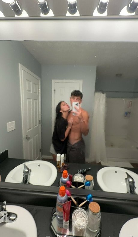 blonde lesbische onlyfans top kunst bild